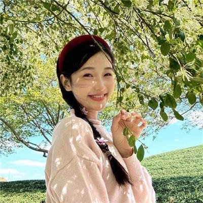 当红小花深夜密会神秘女子，深夜内幕曝光，本人沉默不回应